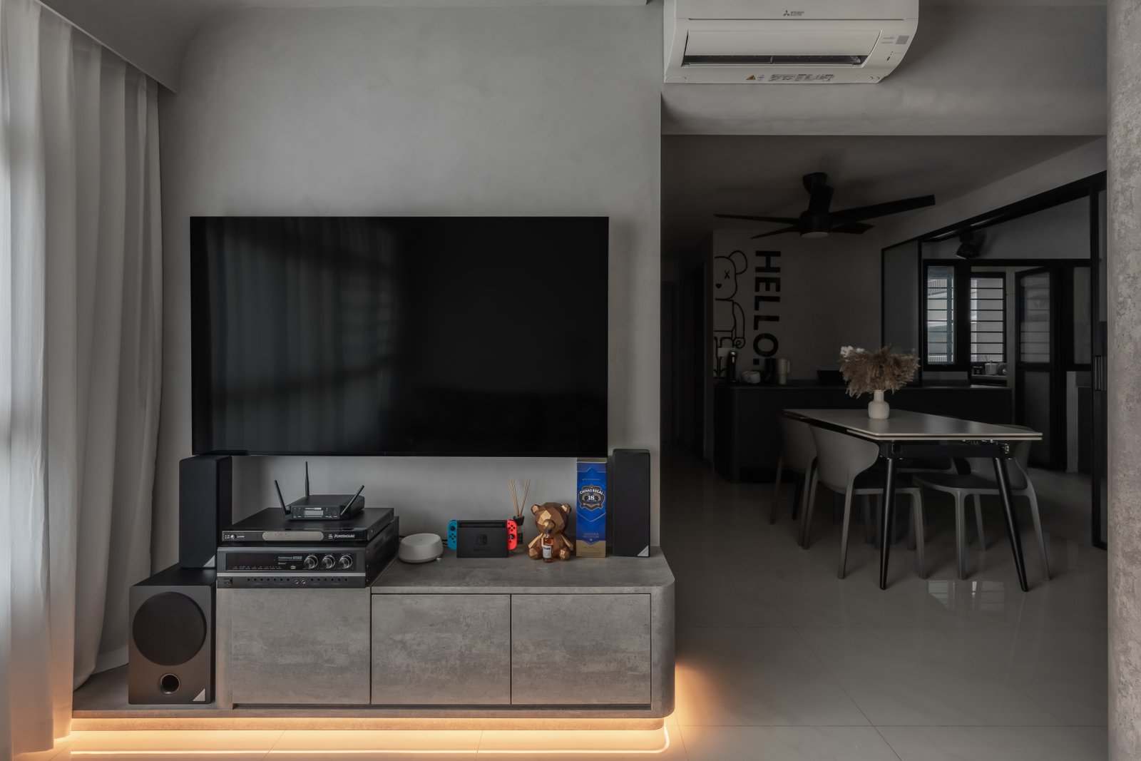 Off-canvas Maxwell Interior Design graphic